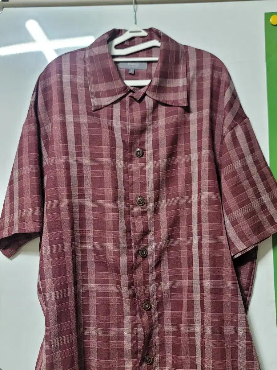 발루트 반팔셔츠