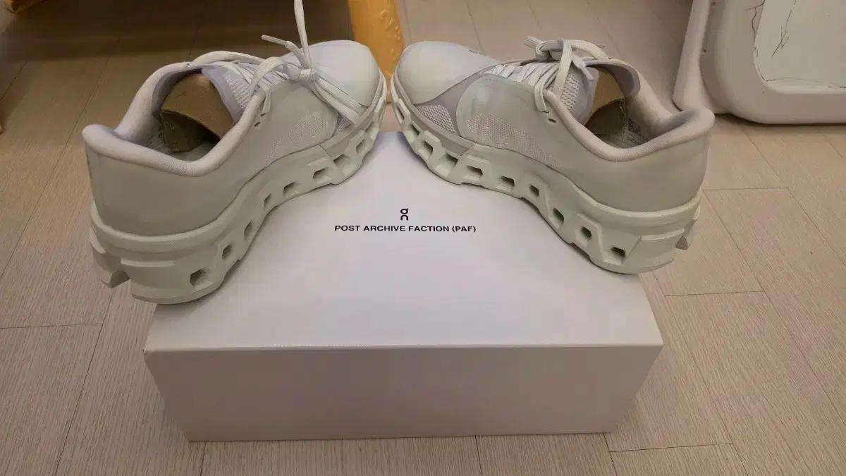 On Running x PAF 클라우드몬스터 러닝화