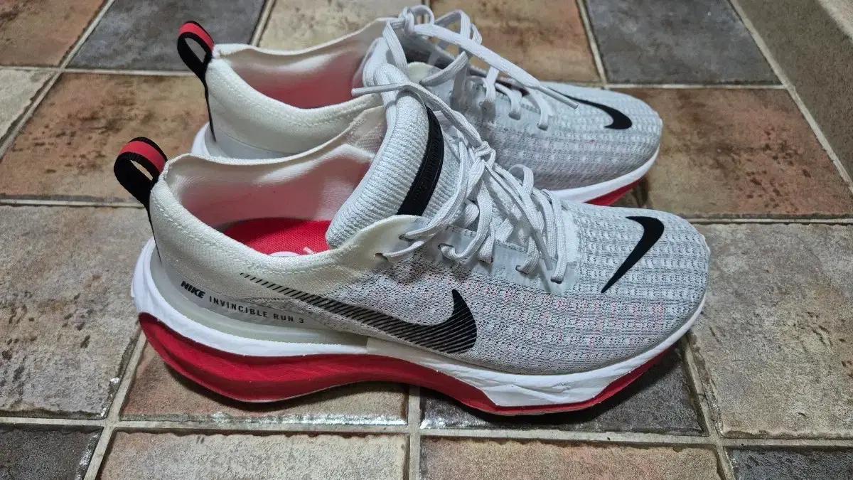 나이키 줌X 인빈서블 플라이니트3 270