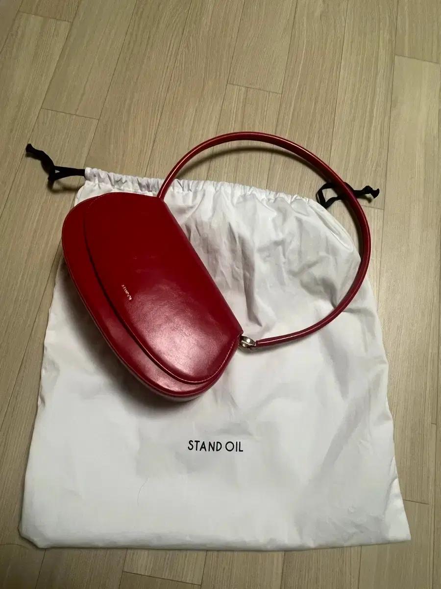스탠드오일 토마토 숄더백 + 더스트백