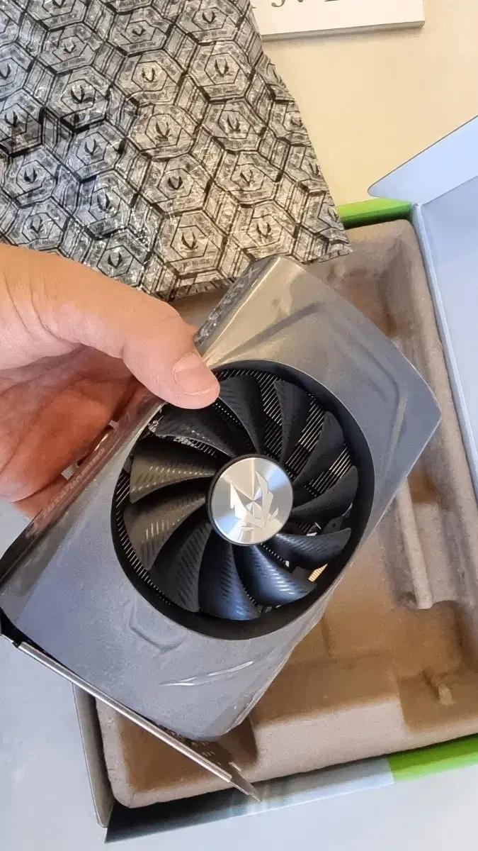 RTX 4060 zotac solo