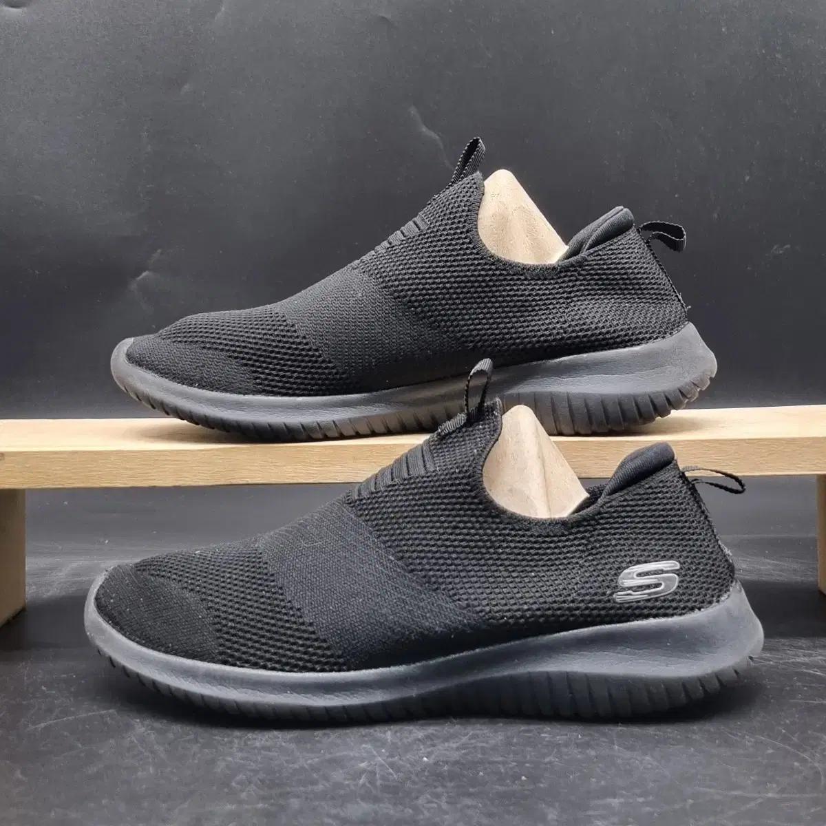 스케쳐스 울트라 플렉스 여성슬립온 230