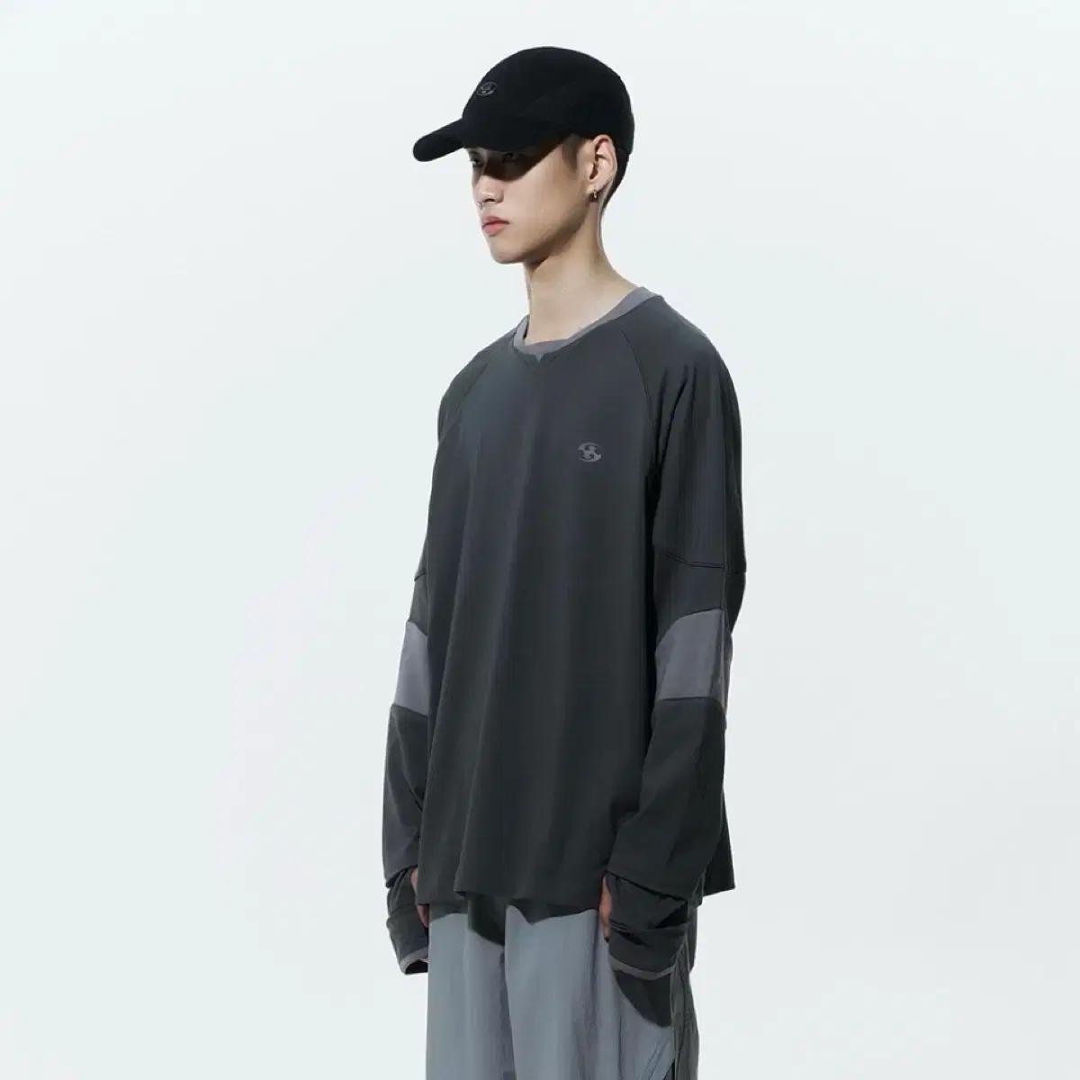 SANSAN GEAR 파이핑 블락 롱슬리 브 차콜
