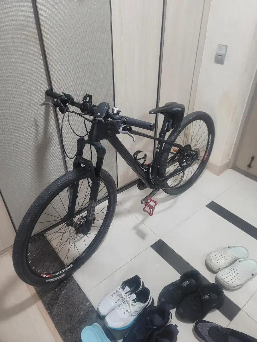 (원가150) 풀카본 인세인 프로토콜 10.9 kg MTB 자전거
