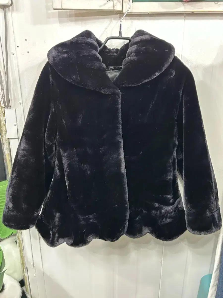 여성 블랙 인조 퍼 코트/상태 디자인최상/주머니있음/S사이즈추천