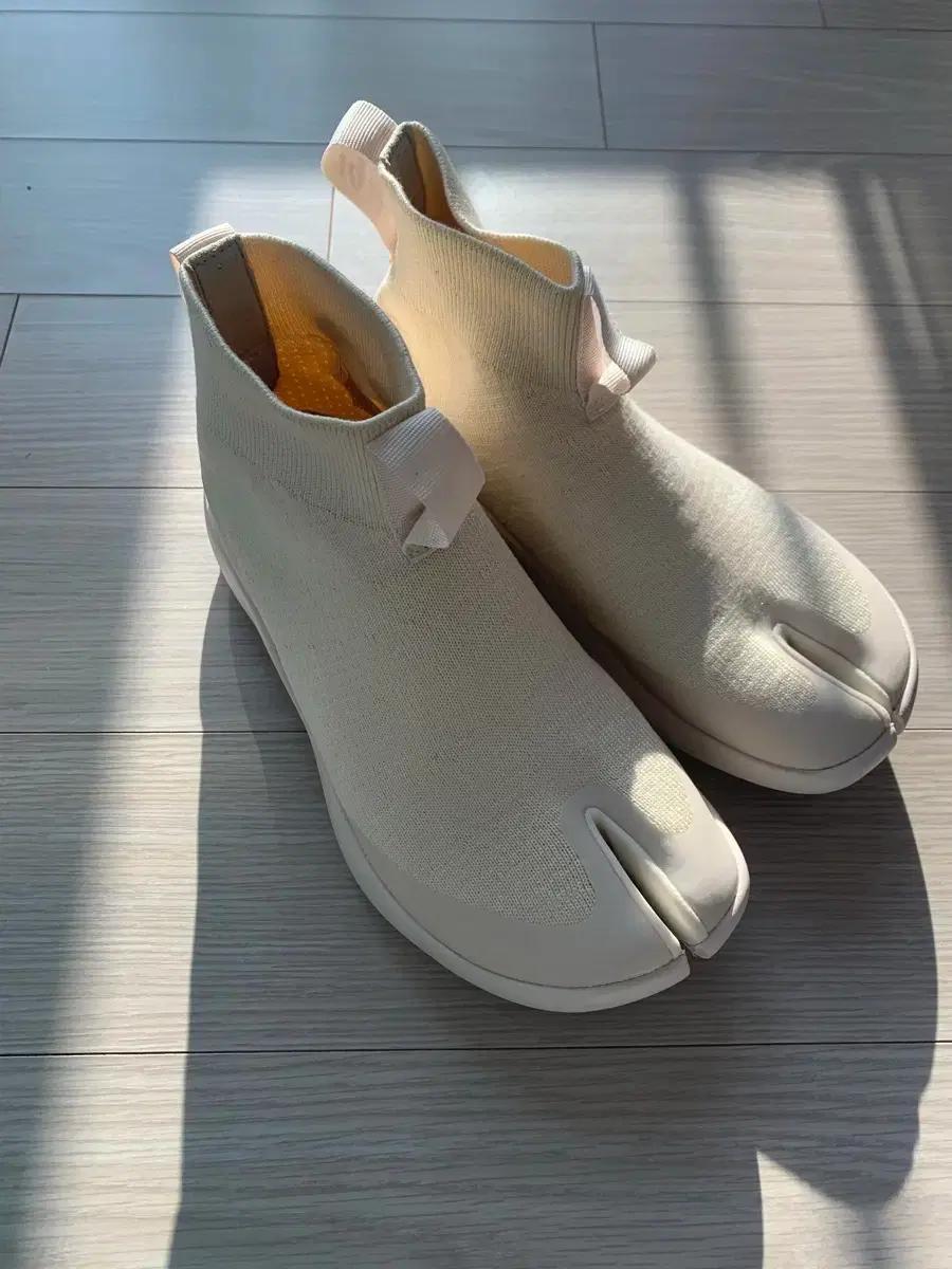 (새상품) 타비 Tabi 230 화이트 신발