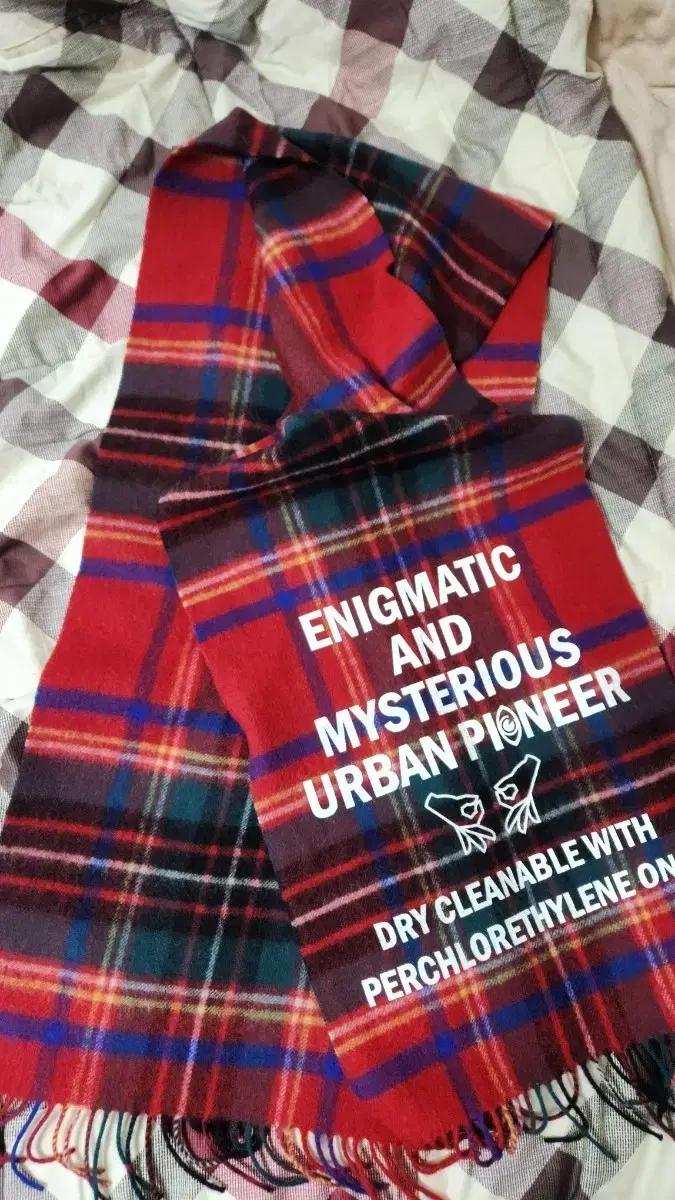 tngt 체크패턴 머플러 레드컬러 모100%