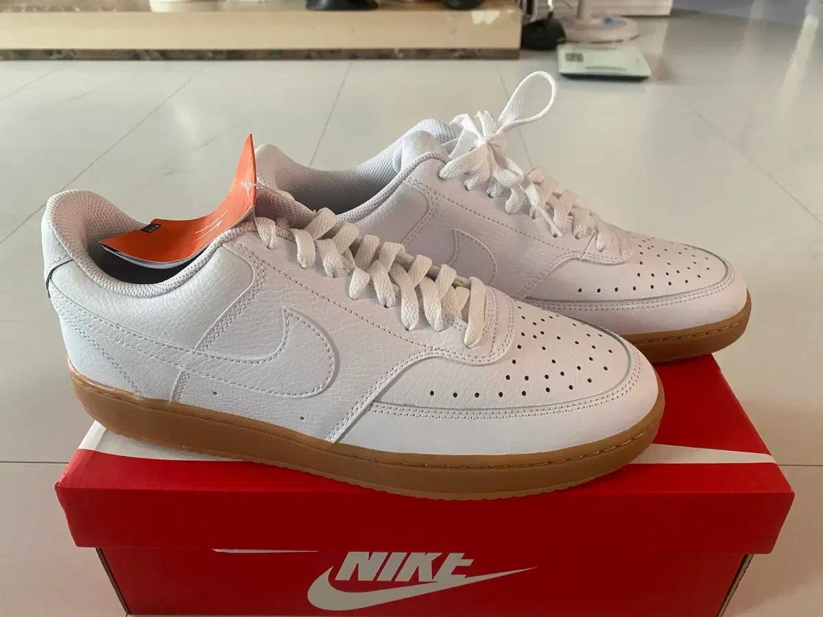 나이키 코트 비전 흰색 285mm 정품 판매합니다