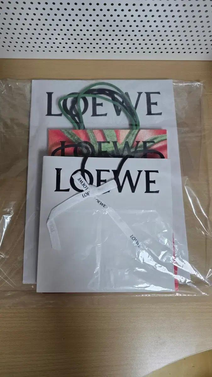 로에베 쇼핑백 4개 팝니다.