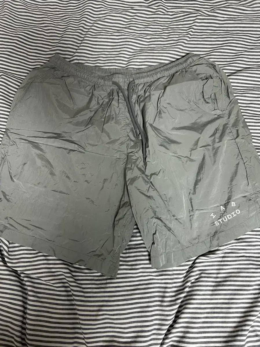 IAB STUDIO 반바지 그레이