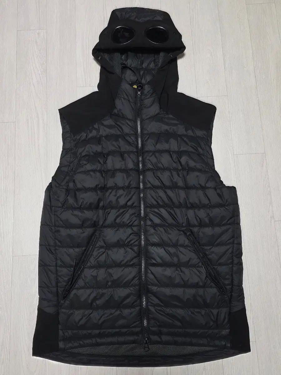 CP컴퍼니 CP쉘 고글 패딩조끼