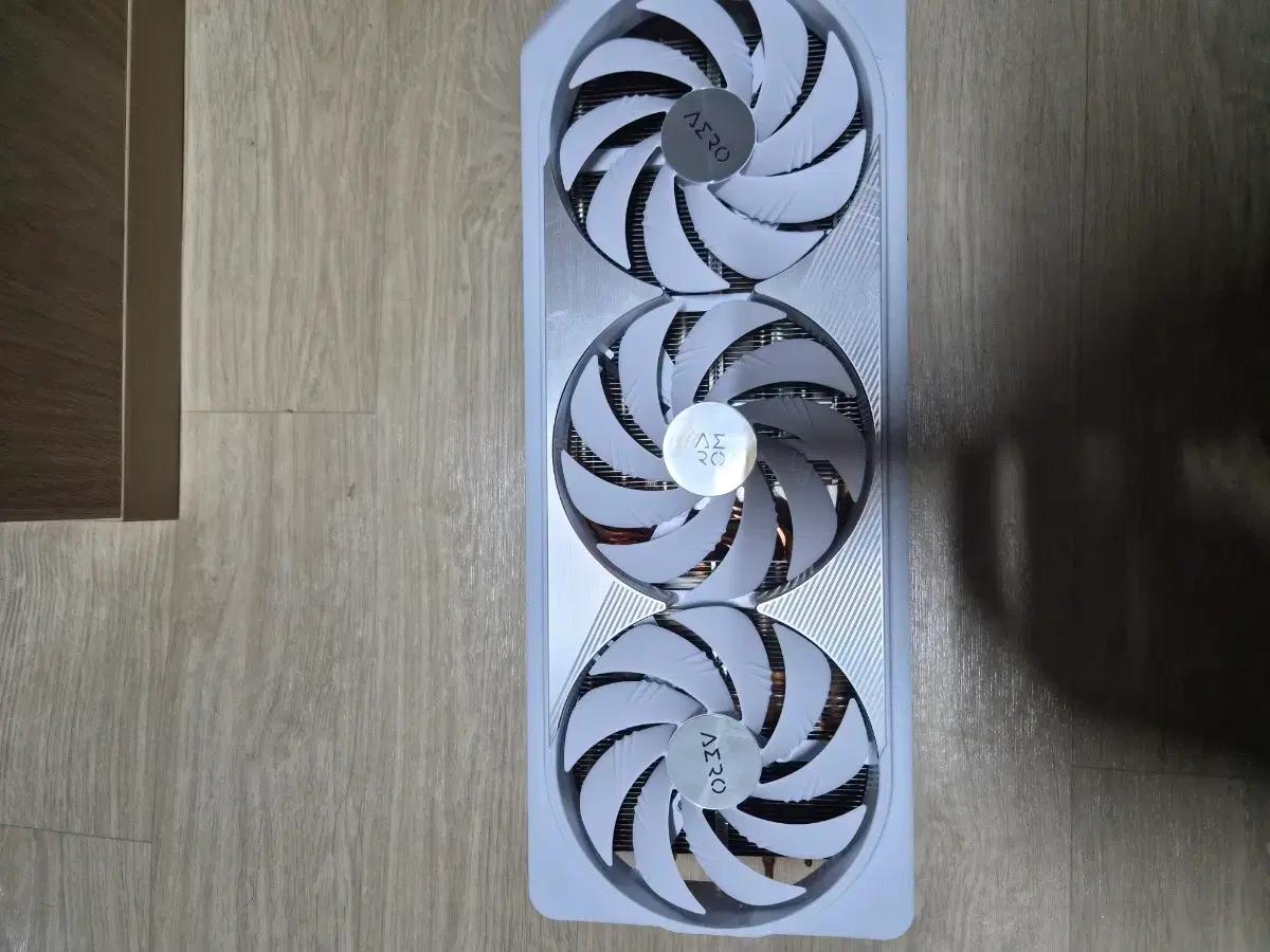 기가바이트 4080 aero 방열판이랑 팬 어셈블리 판매합니다