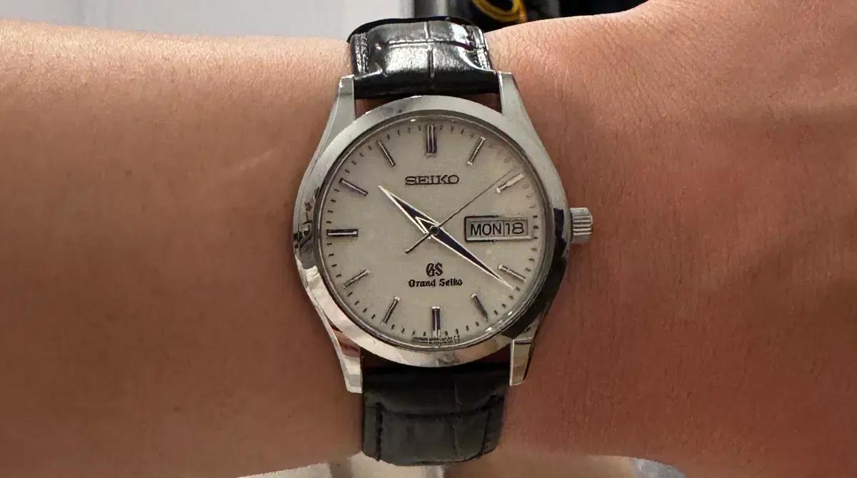 그랜드세이코 SBGT019 9F83-0AB0 쿼츠 판매해요