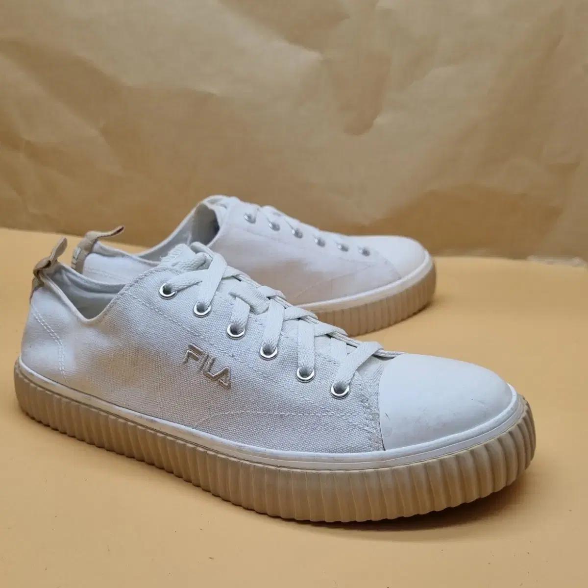 휠라 레이어 남성스니커즈270