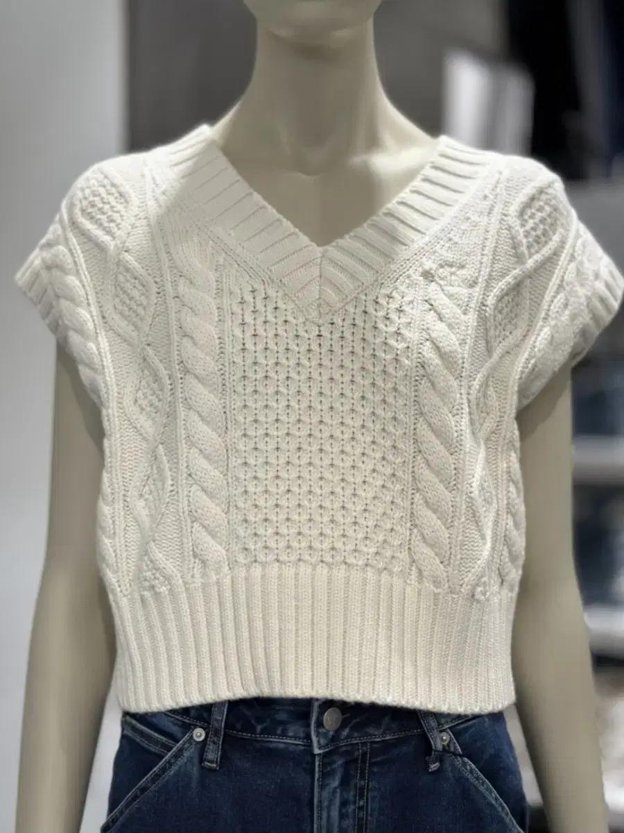 캘빈클라인 바시티 케이블 니트 베스트 (아이보리 S)