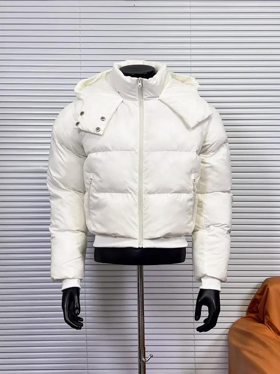 ALO YOGA / 골드 라벨 숏 리브 후드 다운 재킷