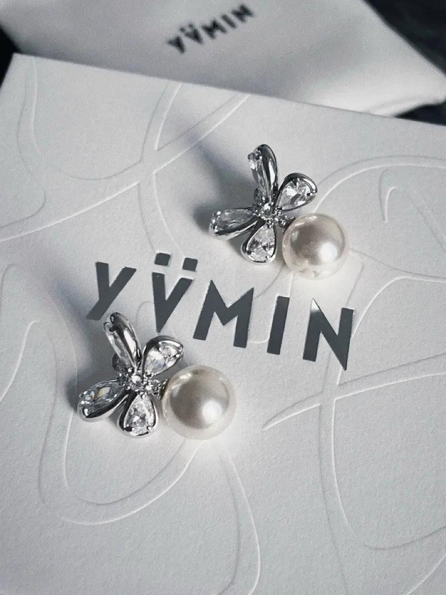 슈슈통 위민 진주 큐빅 나비 귀걸이