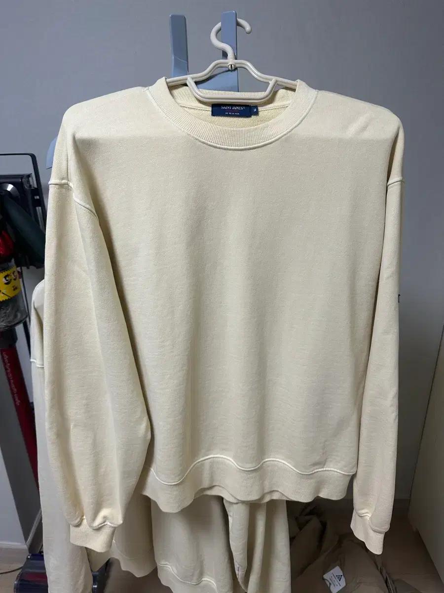 세인트제임스 맨투맨 M 아이보리 팝니다