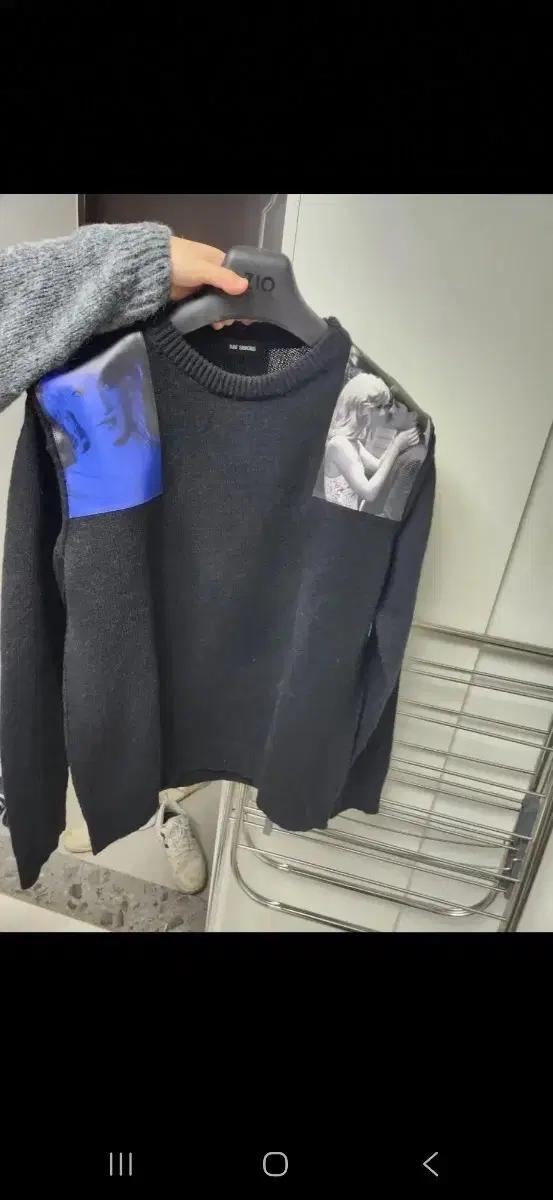 라프시몬스 포토 프린트 블랙 니트