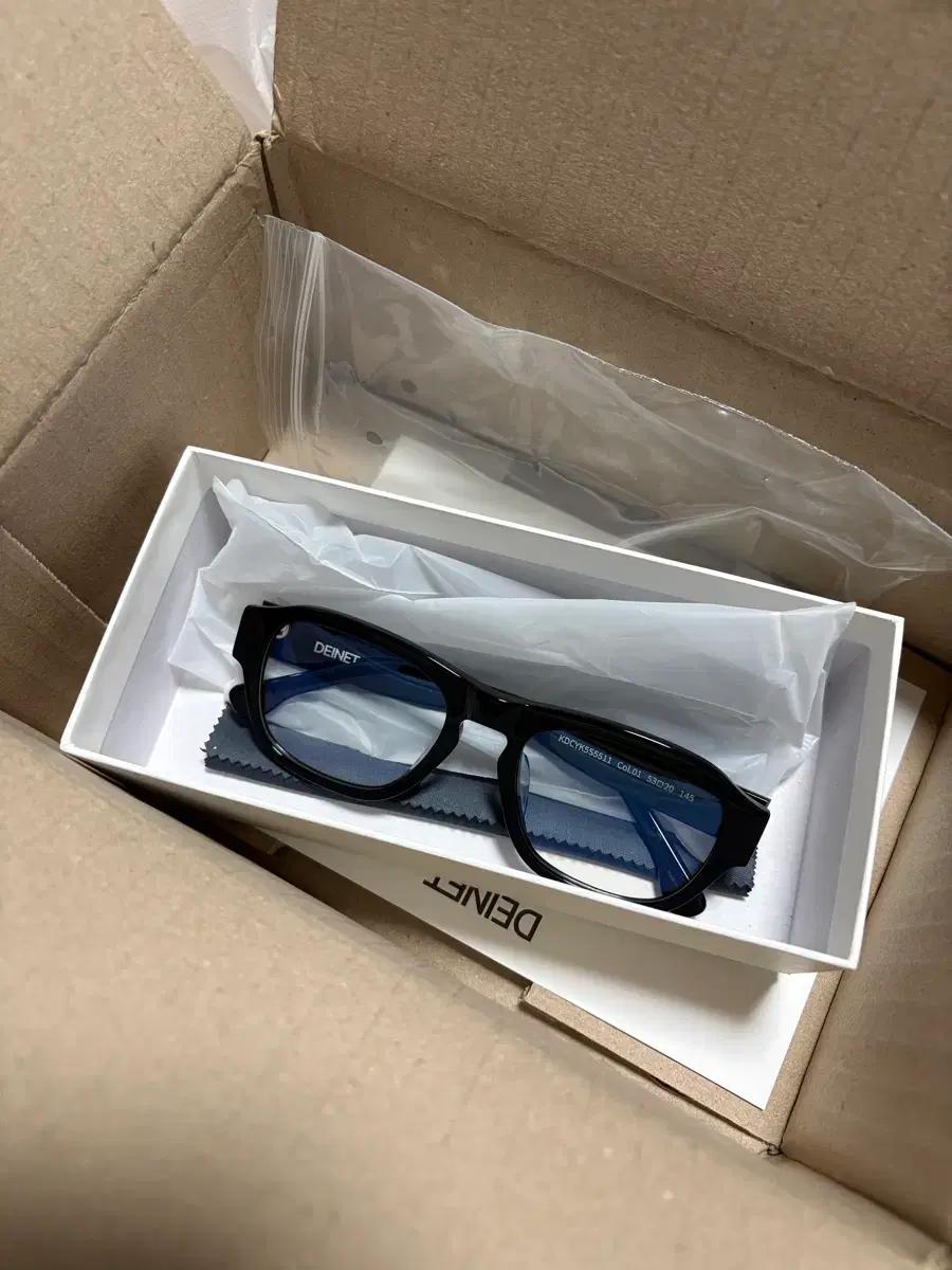 다이닛 안경테 DEINET SQUARE GLASSES IN BLACK