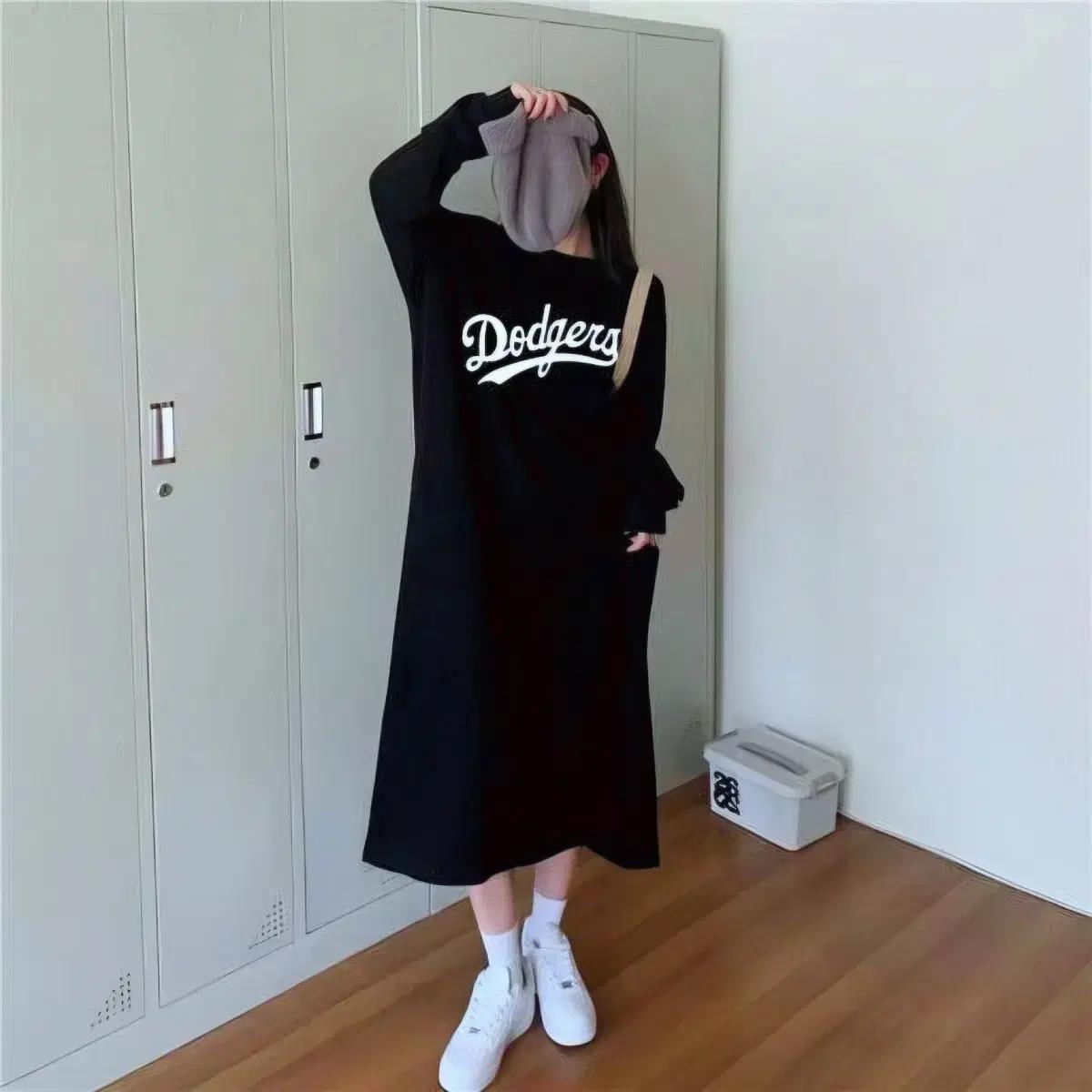 [새상품] 다저스 레터링 기모안감 옆트임 롱 원피스