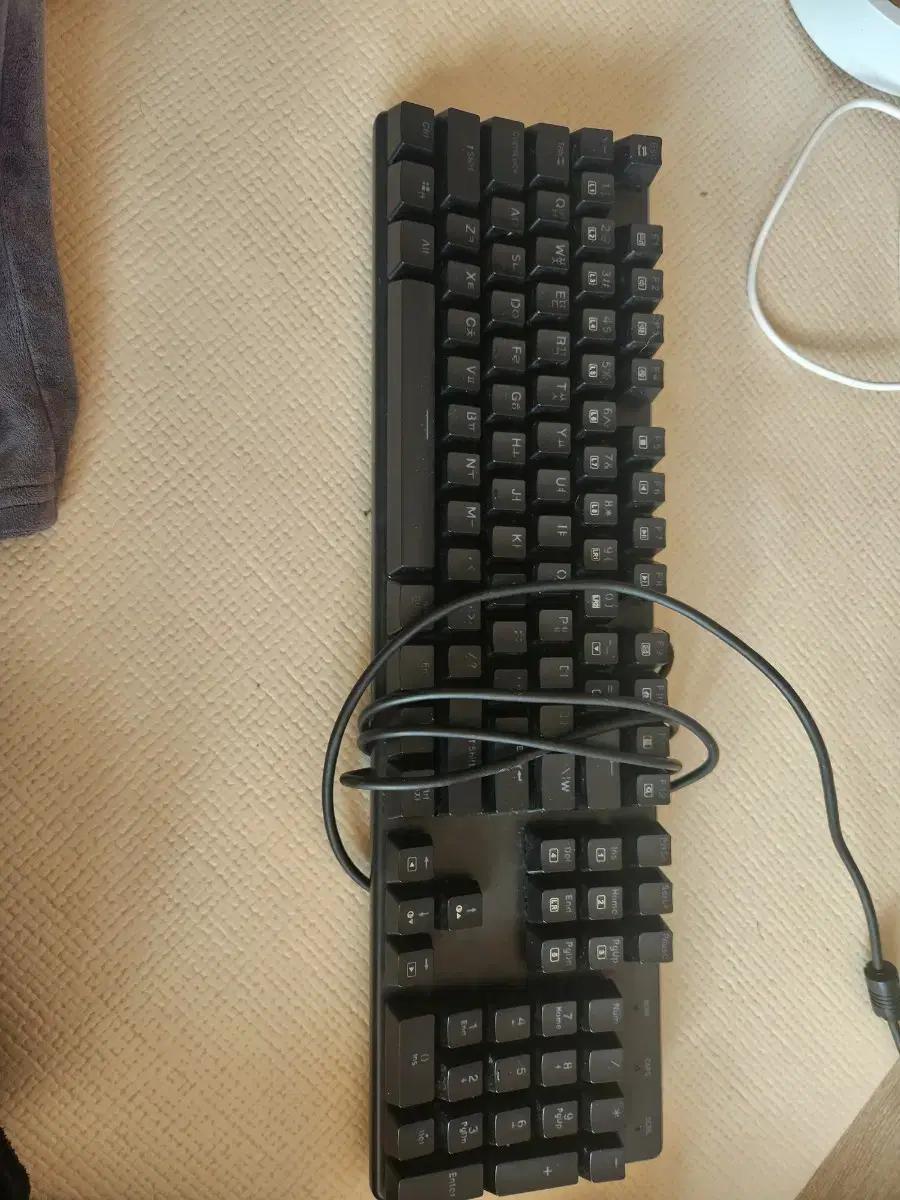 커세어 헤드셋, 앱코 키보드, 스피커 서비스