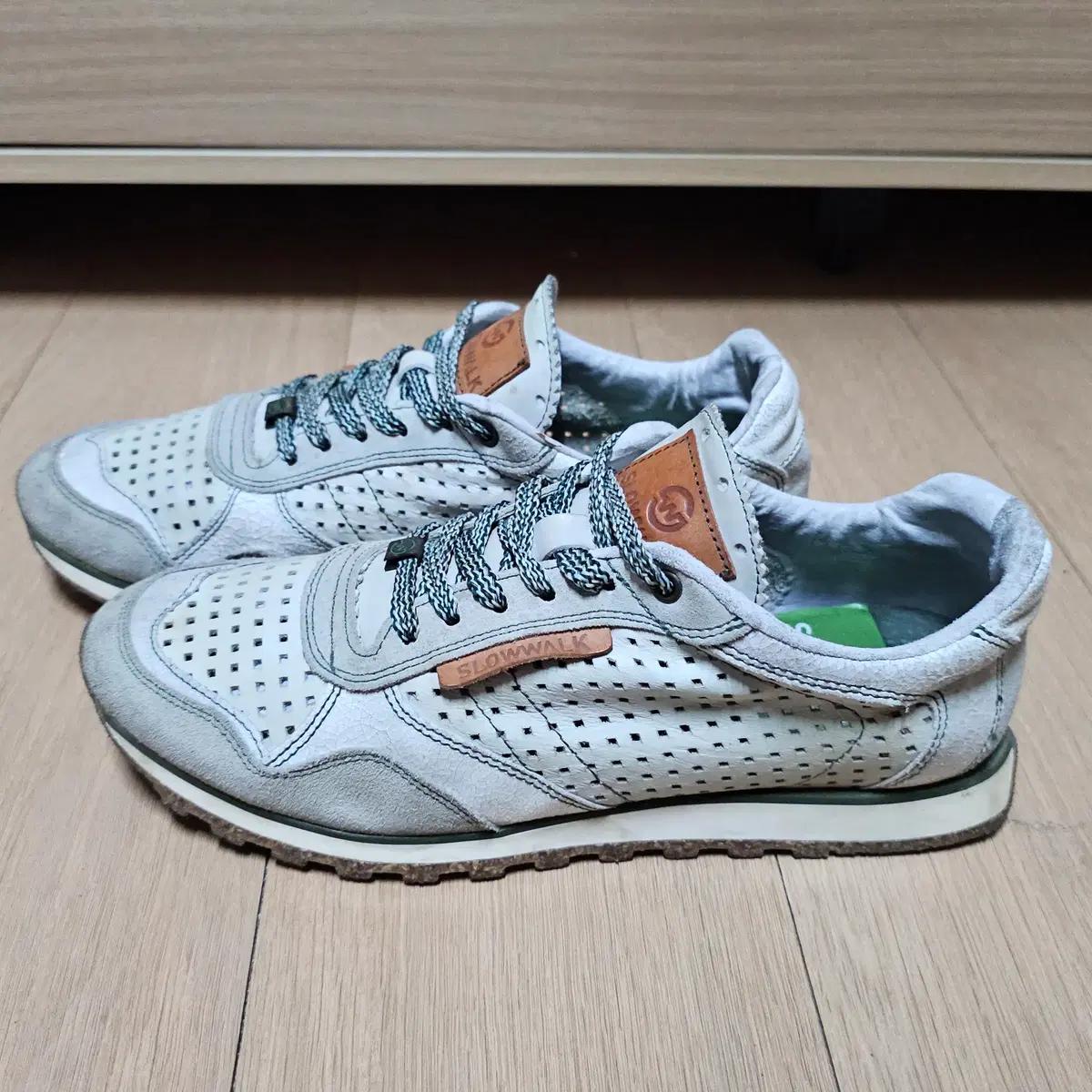 SLOWWALK 슬로우워크 메이드인스페인 가죽펀칭 남성스니커즈 270
