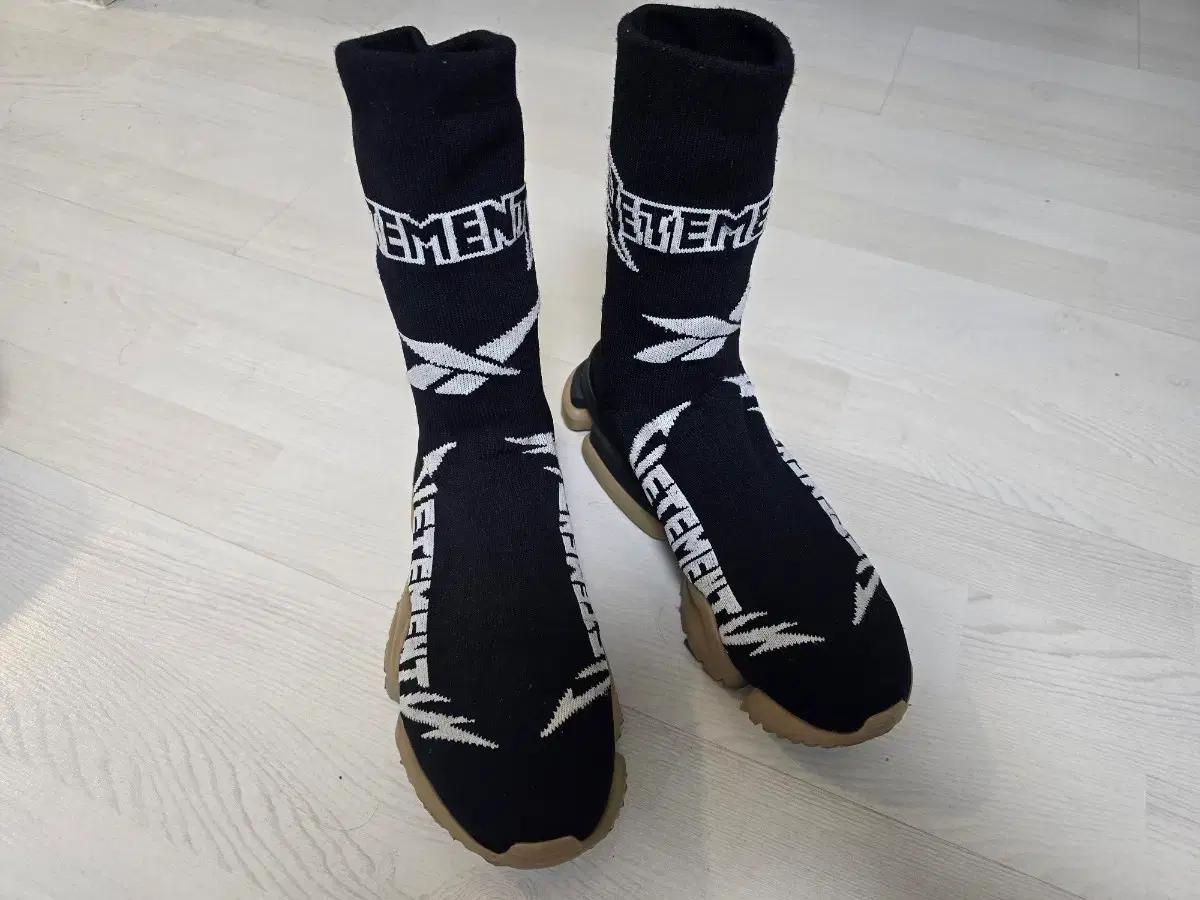 리복 X 베트멍 삭스 스니커즈 블랙