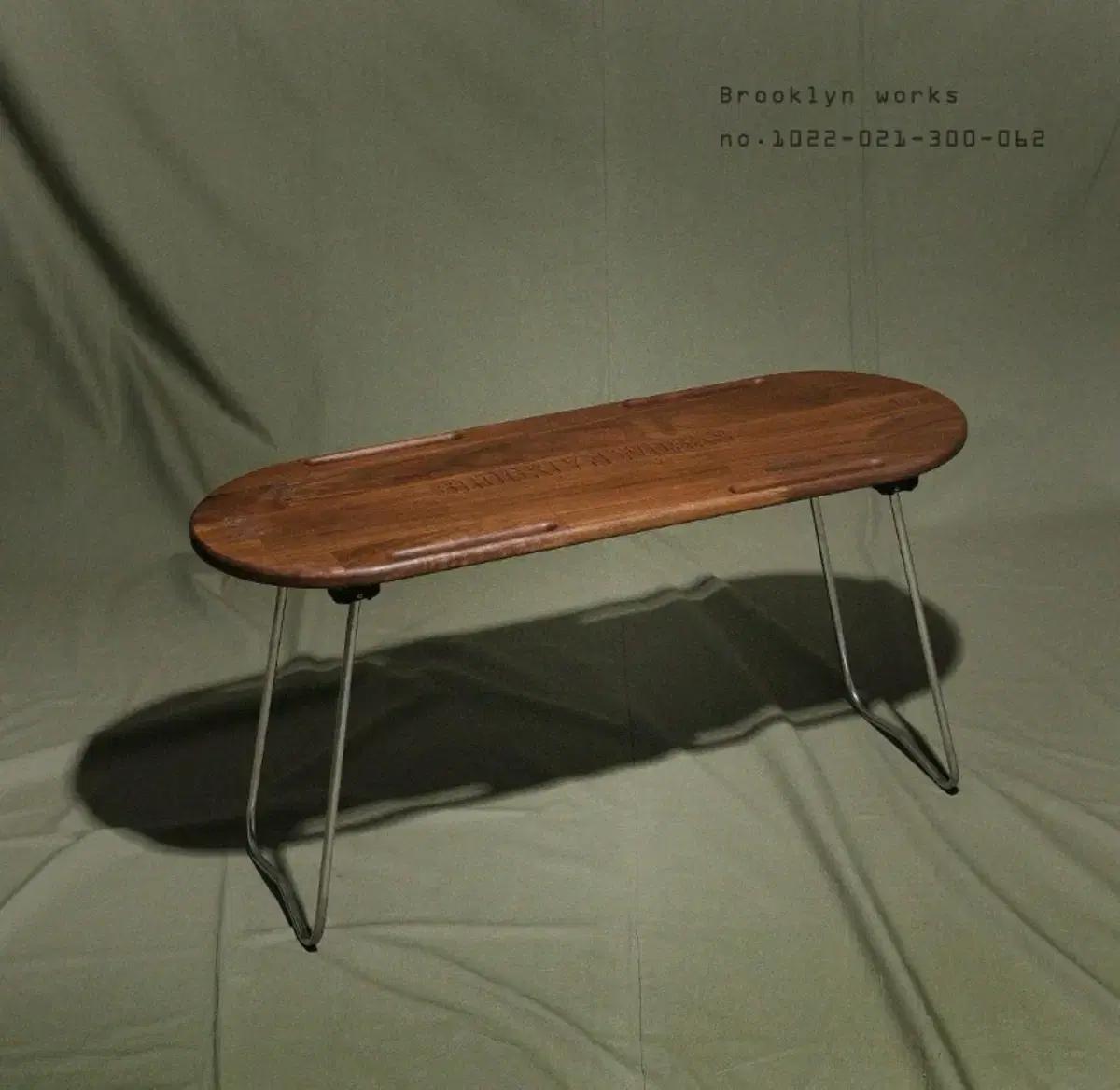 브루클린웍스 캠핑용 월넛사이드 테이블 판매합니다!