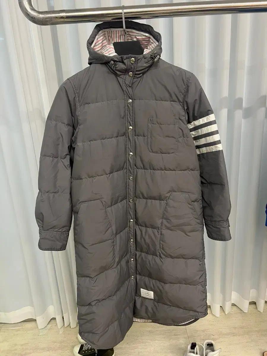 (42) 톰브라운 사선 스트라이프 패딩 코트 자켓 그레이 롱패딩 여성