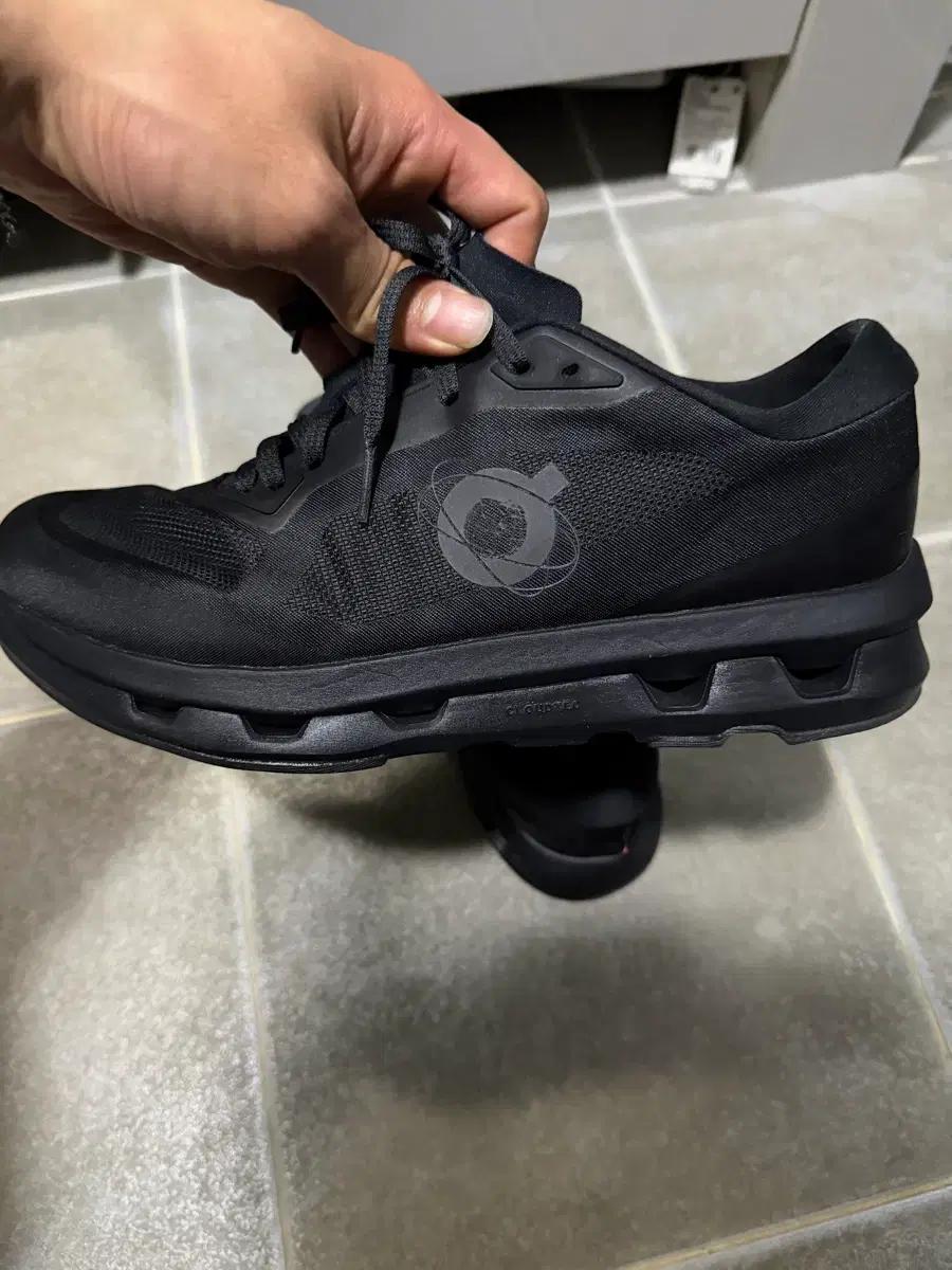 On Running x Kith 클라우드존 블랙 EU44 280