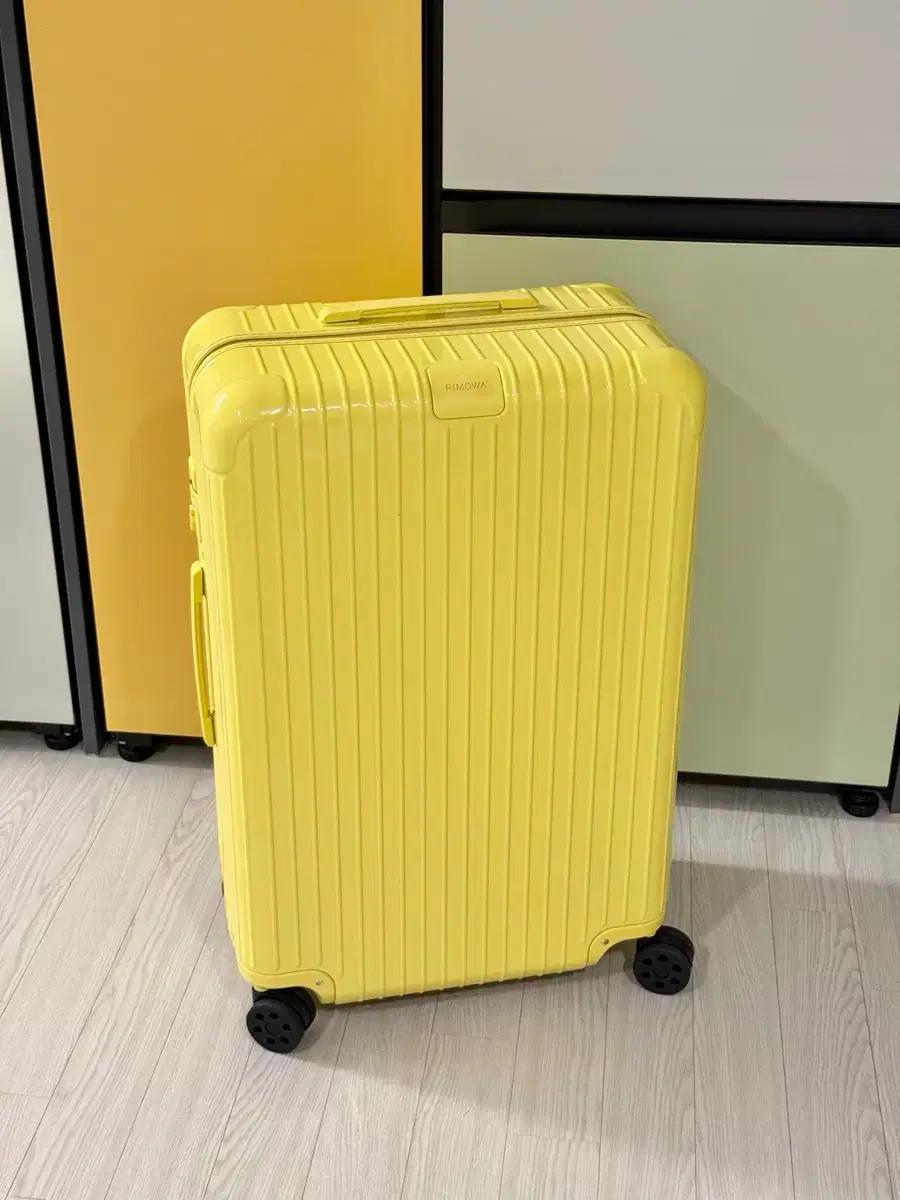 리모와 에센셜 옐로 체크인L
