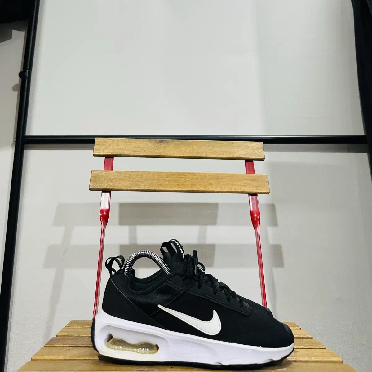 225) 나이키 운동화 여성 여자 신발 에어맥스 인터락