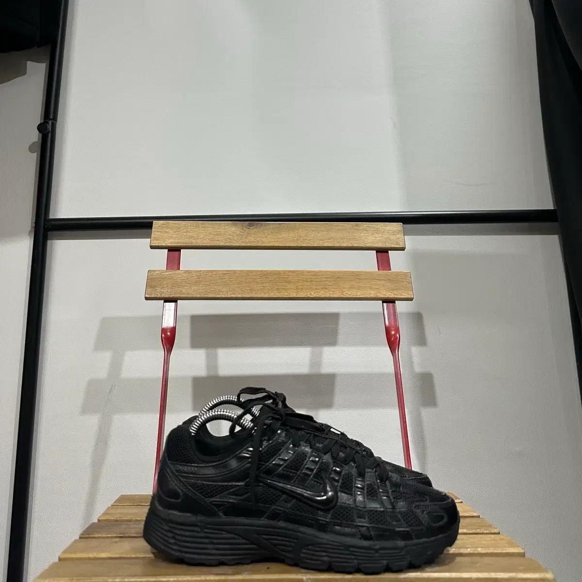 235) 나이키 운동화 여성 여자 신발 P-6000 트리플 블랙