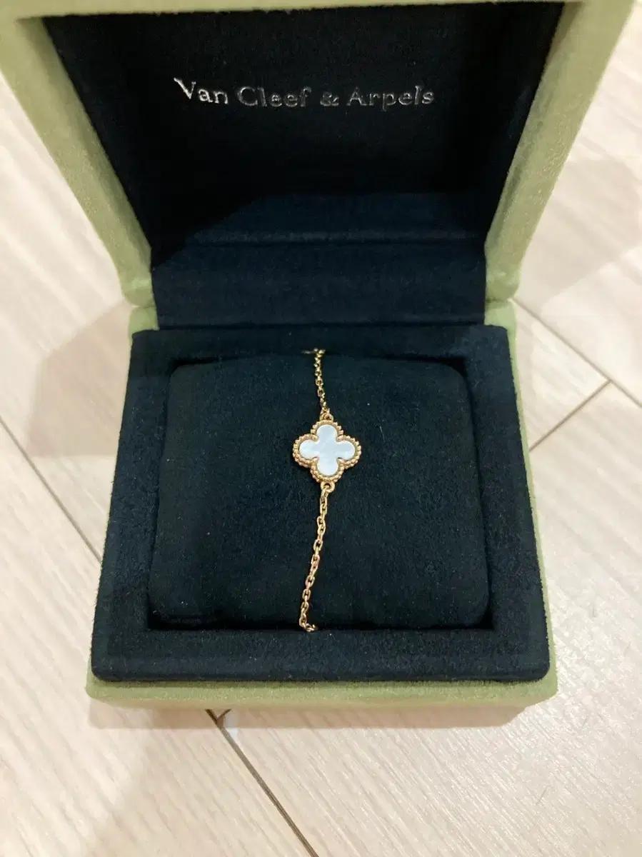 반클리프 스위트 알함브라 마더오브펄 팔찌