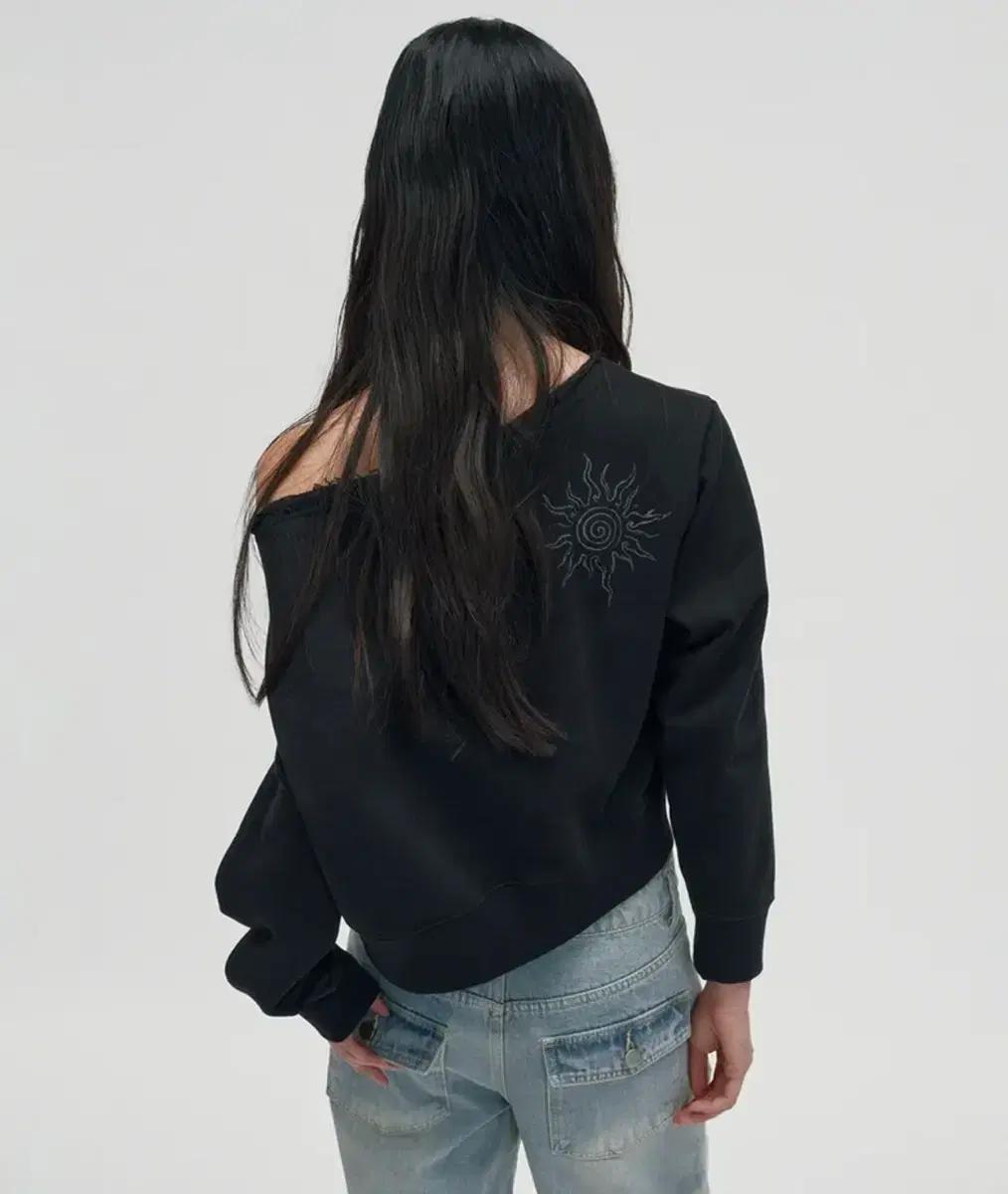 SUADE 스웨이드 숄더 크루넥 새상품(그레이, 블랙)