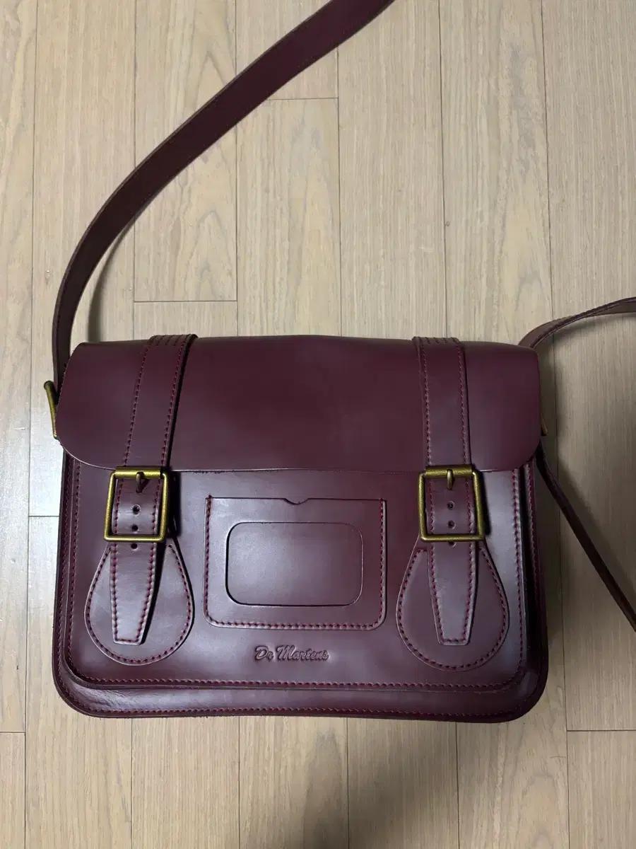 Dr.Martens 닥터마틴 통가죽 버건디 사첼백