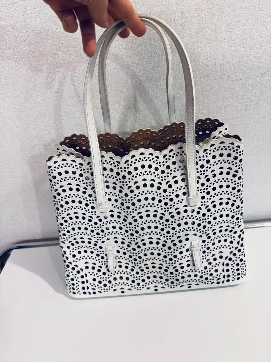 알라이아 미나 32 화이트컬러