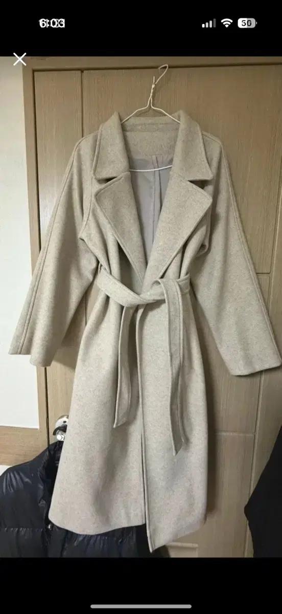 여성 베이지 롱코트