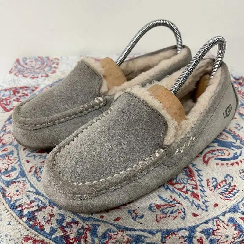 어그 앤슬리 여성로퍼 플랫 그레이 겨울신발 털신발 230 E00516