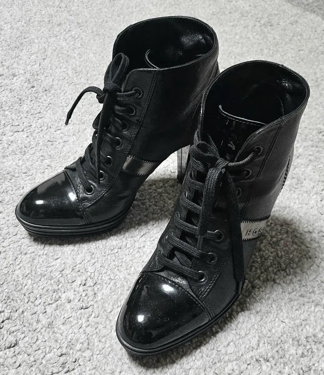 호간 블랙 레이스업 앵클 부츠