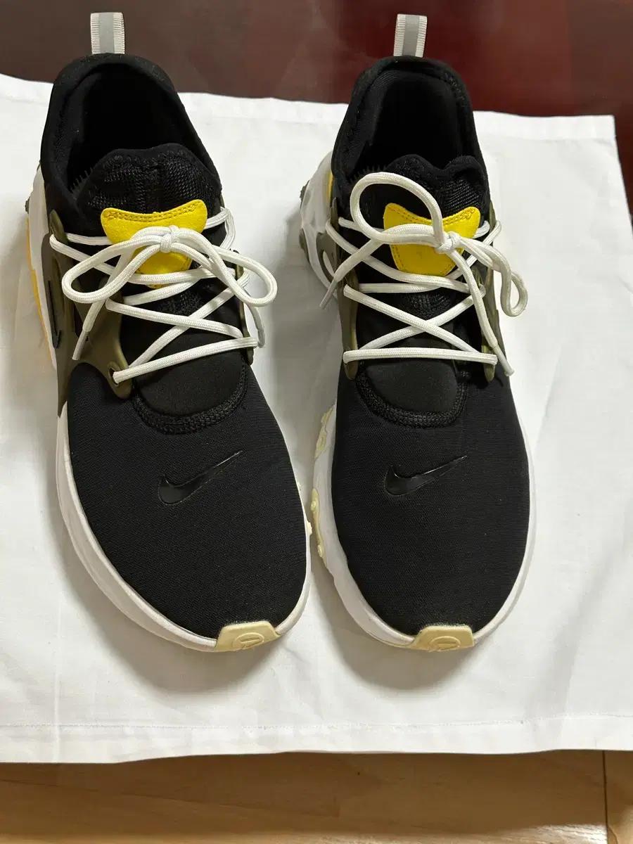나이키 프레스토 리액트 블랙/옐로우 운동화 상태좋음
