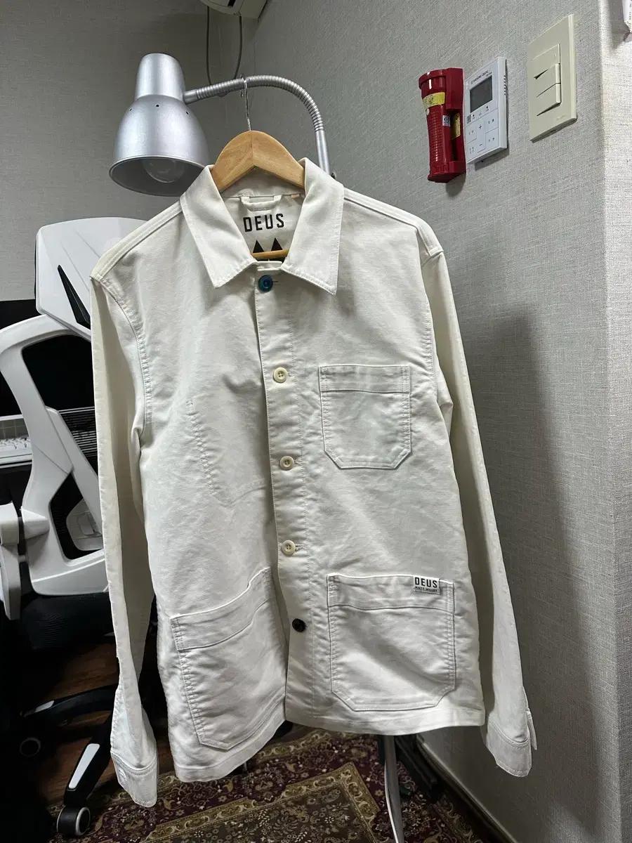 데우스 엑스 마키나 자켓