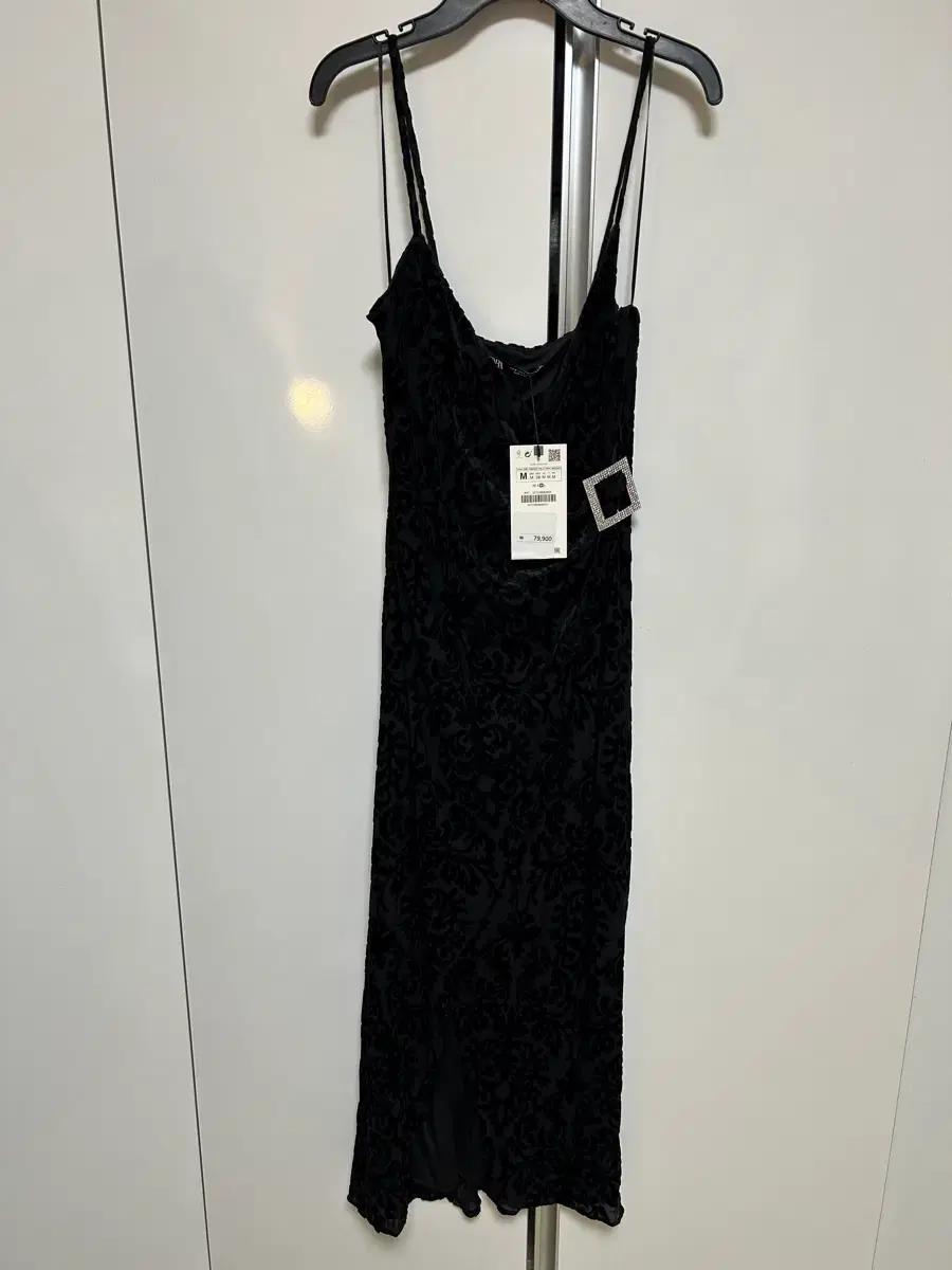 자라 블랙 벨벳 플로럴 미니 원피스