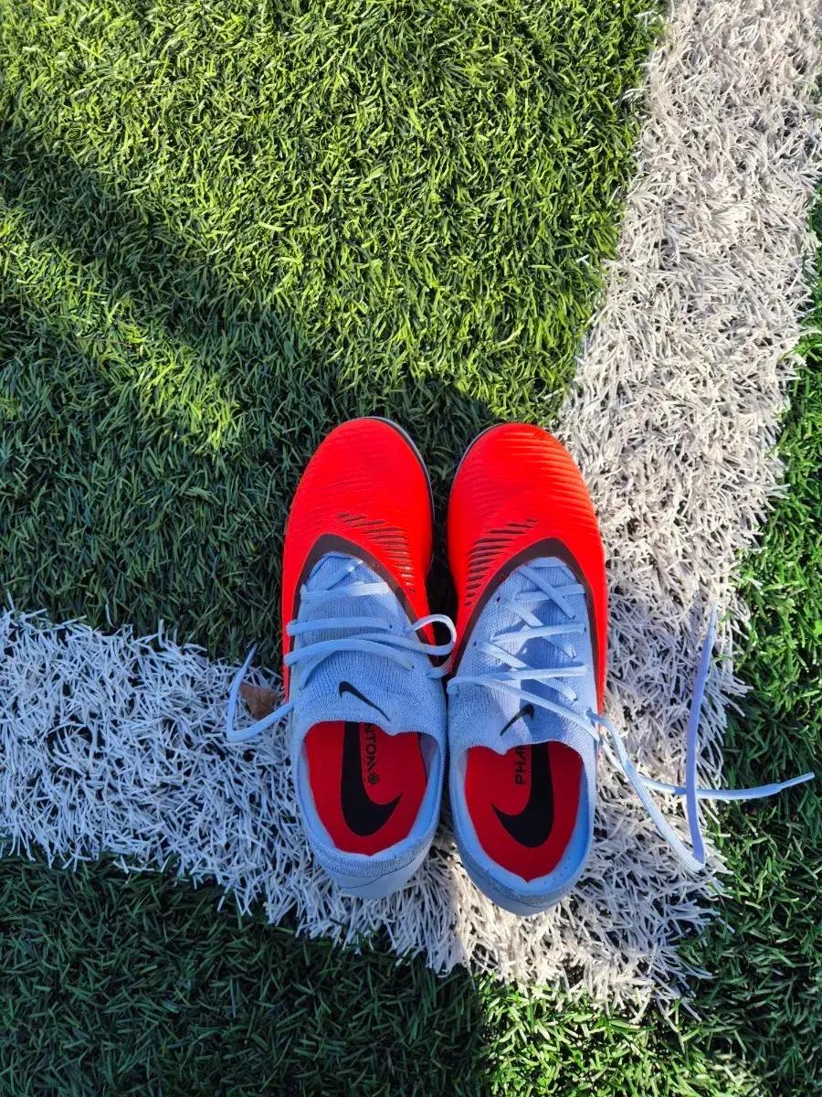 나이키 팬텀 축구화 255