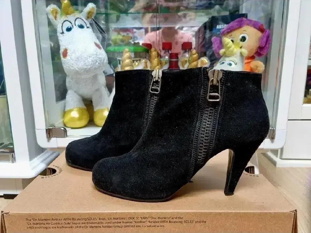 스웨이드 지퍼 앵클 부츠