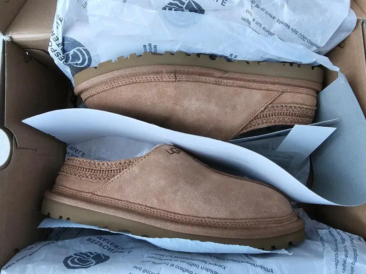 어그 뉴만 체스트넛 새상품 정품(US7)