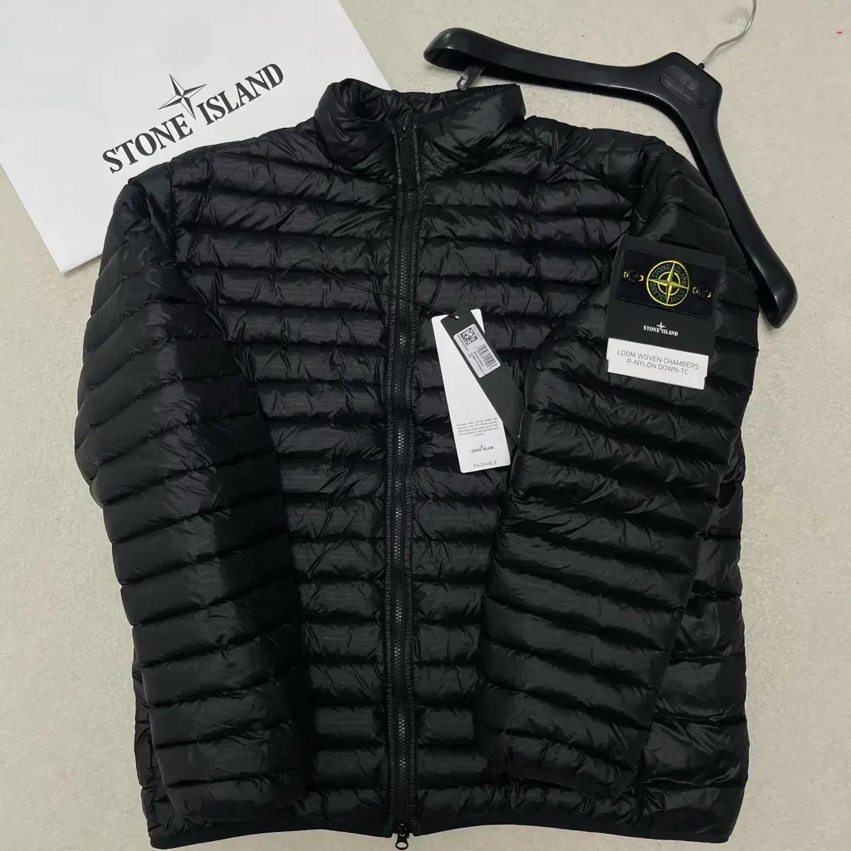 [ XL / 새상품급컨디션 ] 스톤아일랜드 룸우븐 챔버스 경량패딩