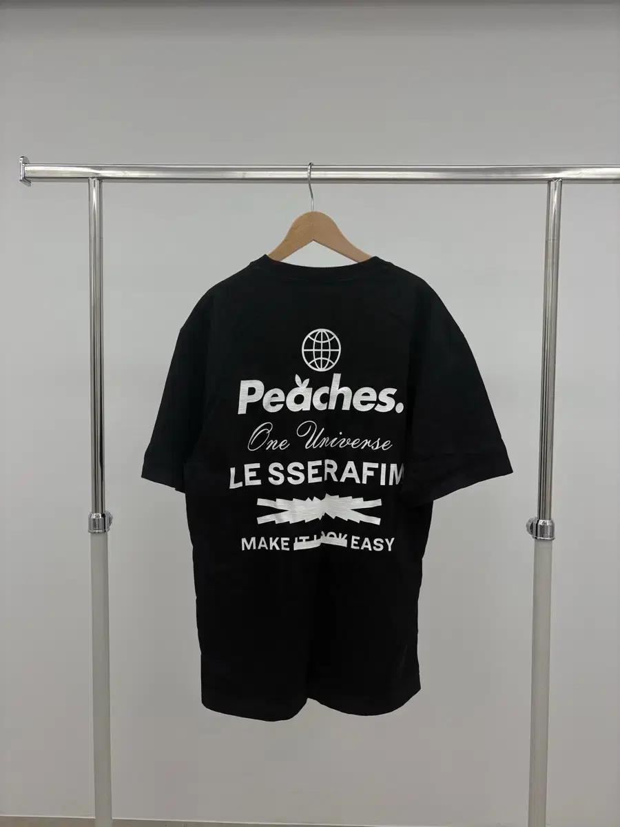르세라핌 Peaches 콜라보 티셔츠 블랙 L
