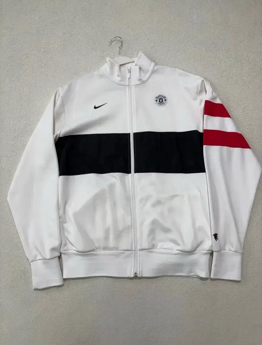 나이키 맨체스터유나이티드 트랙탑 져지집업 L (급처)
